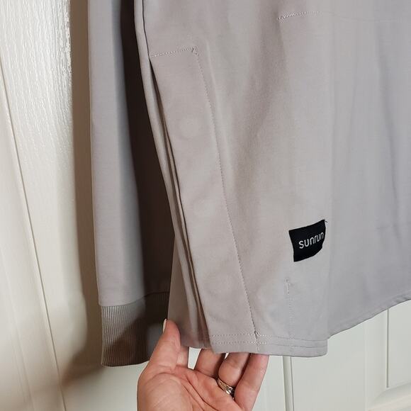 Sunrun quarter zip magnetic pullover, light grey, like new, medium - Picture 4 of 7